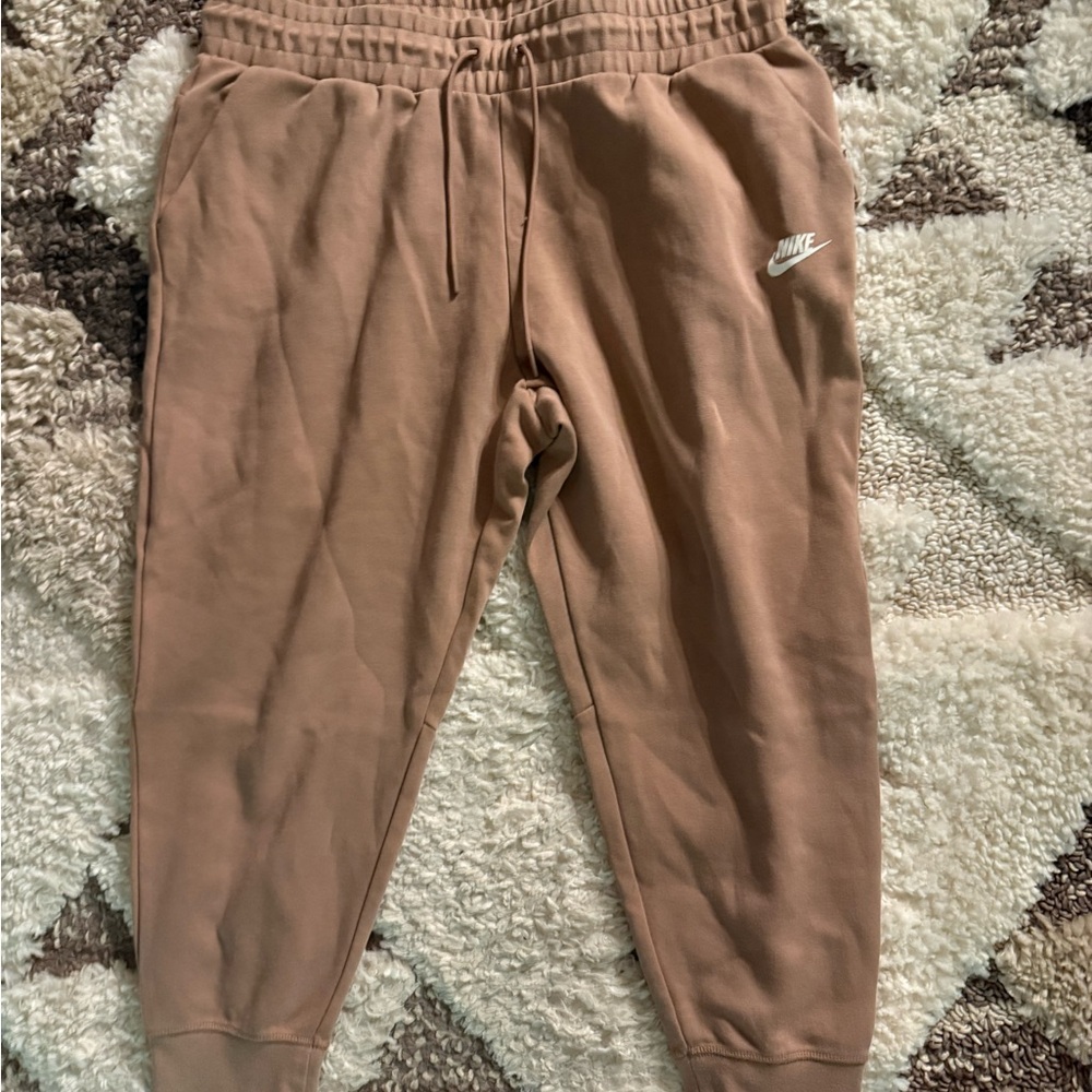 Women’s Nike Essential Joggers